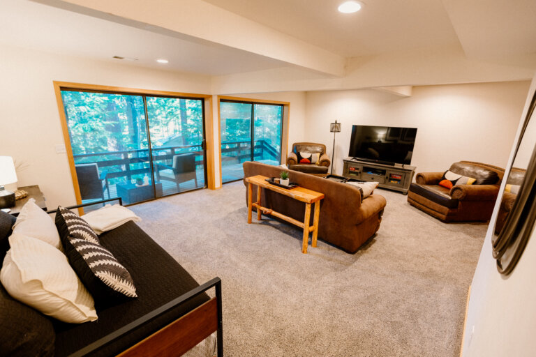 Downstairs living area with Twin Daybed & Trundle